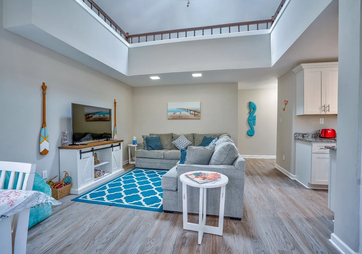 Cozy fully-furnished beach home on desirable Oak Island — Photo 4