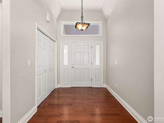 3rd image of 2916 36th Avenue NW