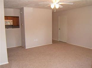 3rd image of 933 Astoria Dr