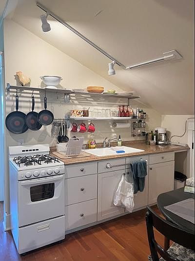 1st image of 406 S Olive St #B