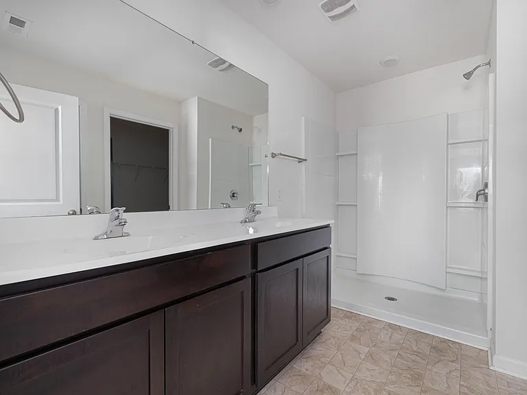 1124 Tay Sta — Photo 32