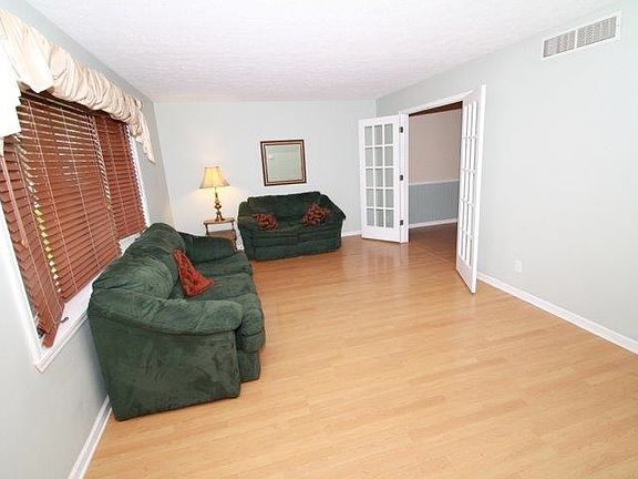 4th image of 502 Betsy Ross Ln