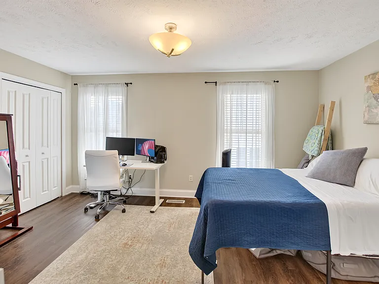 10933 Detroit Ave — Photo 16