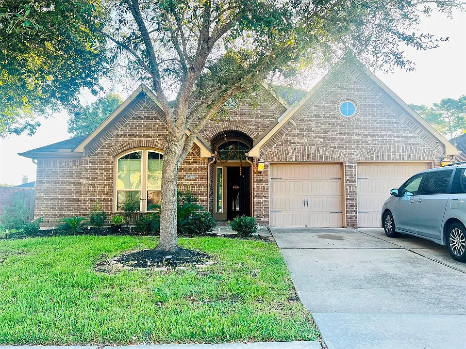 2801 Field Hollow Dr