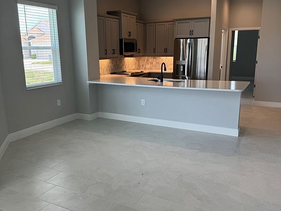 3rd image of 24752 Buckingham Way