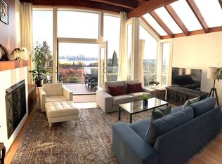 251 W 6th St #1, North Vancouver, BC V7M 1K7