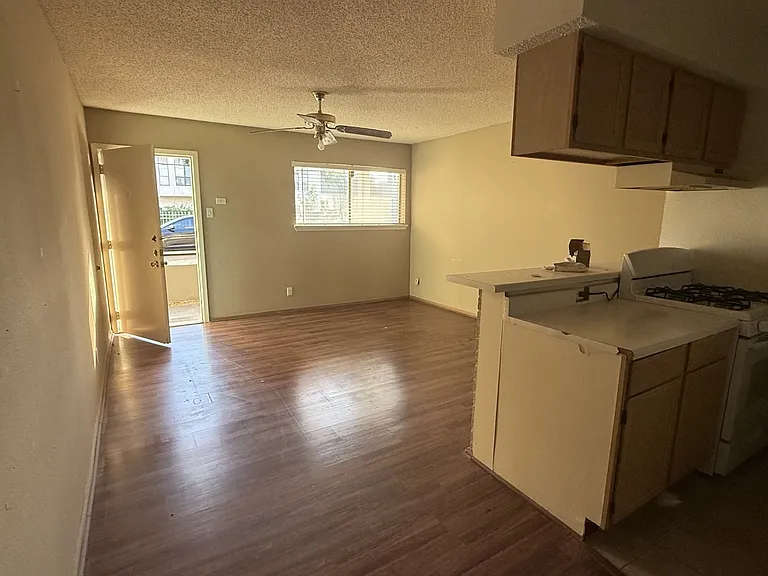 1328 Bomar St — Photo 5