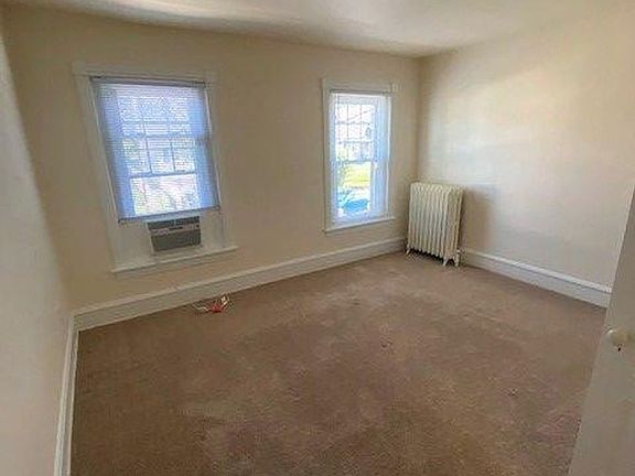 4th image of 819 Spring St