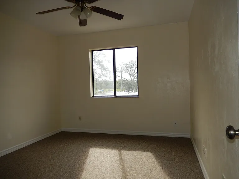 1304 Bender Ave — Photo 31