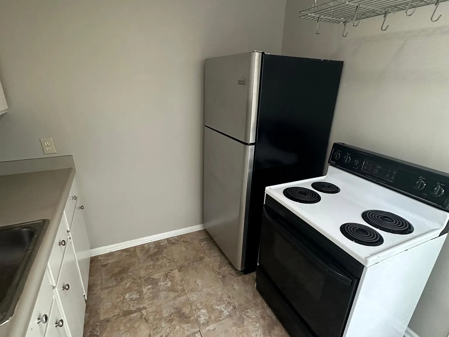 1324 E 36th Pl — Photo 3