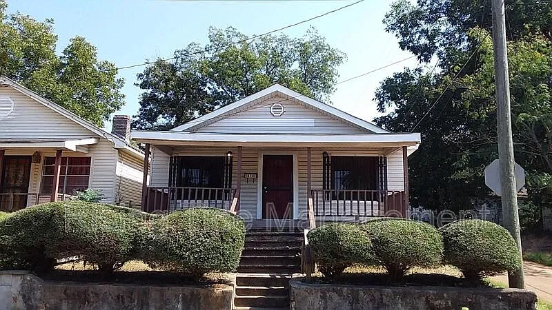 821 19th Pl SW