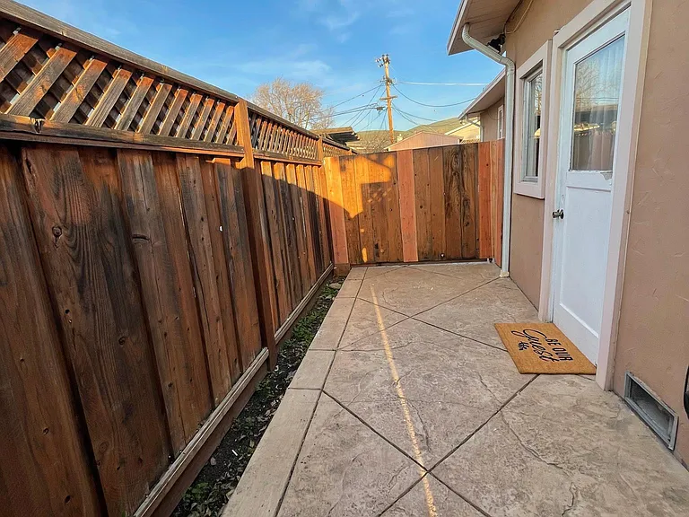 220 Roswell Dr #B — Photo 5