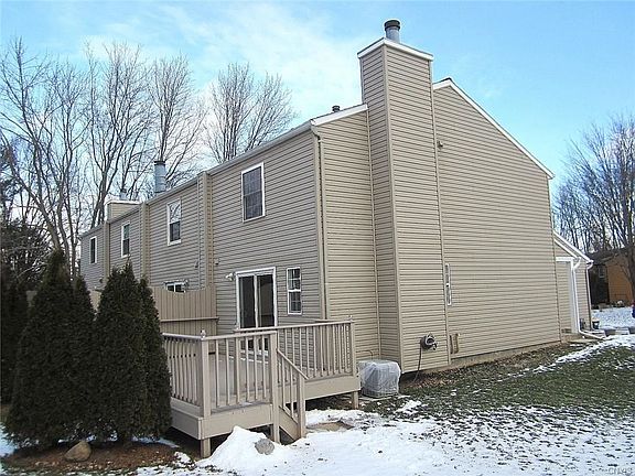 3rd image of 158 Softwind Cir