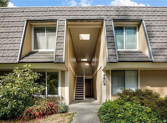 5th image of 9809 NE 124th St APT 301