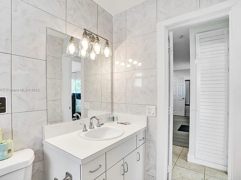 1018 Adams St — Photo 29