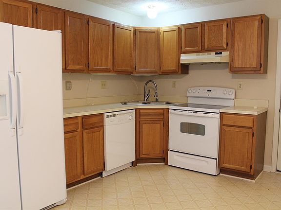 3rd image of 101 Strawberry Ct