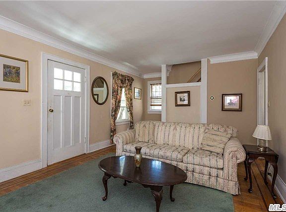 2nd image of 22 James St N