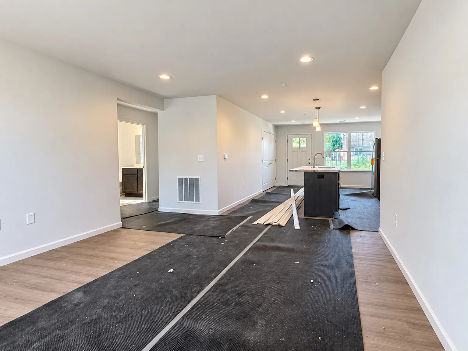2 bed, 1030 sqft, $1,695 — Photo 2
