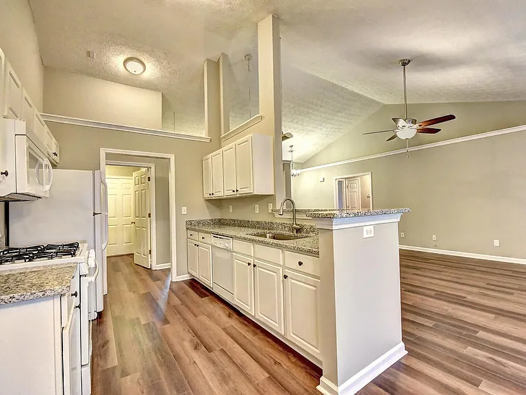 2010 Laurel Pointe Ln — Photo 9