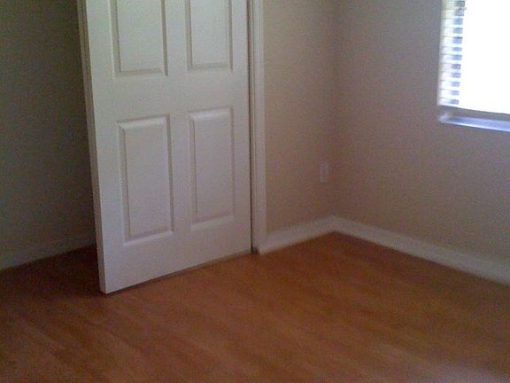 4th image of 631 Palmera Dr E