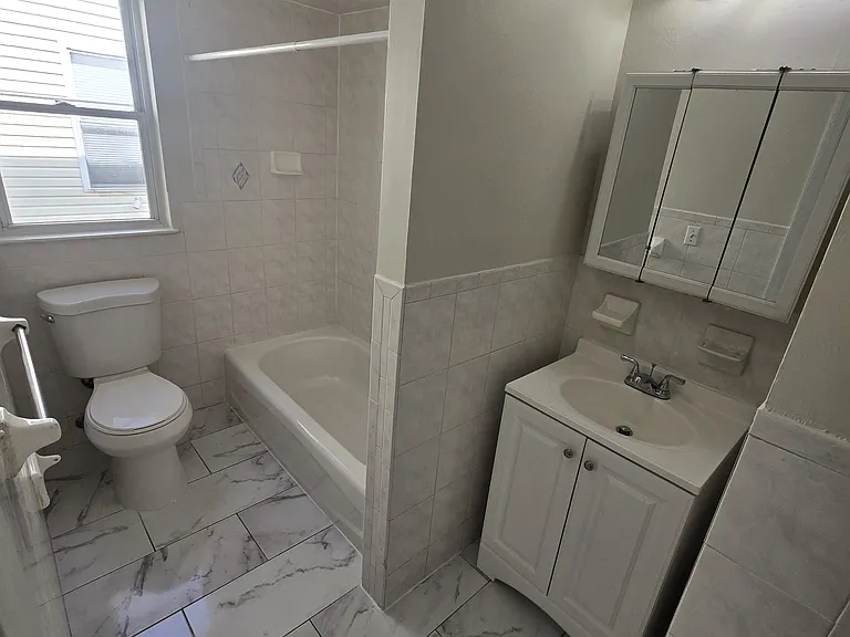 38 Wainwright St #1A — Photo 8