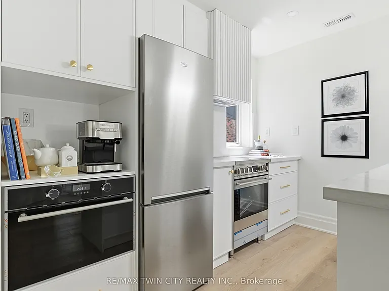 37 Edwin St #2 — Photo 6