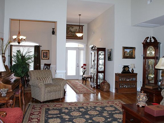 4th image of 3834 Henricks Hill Dr