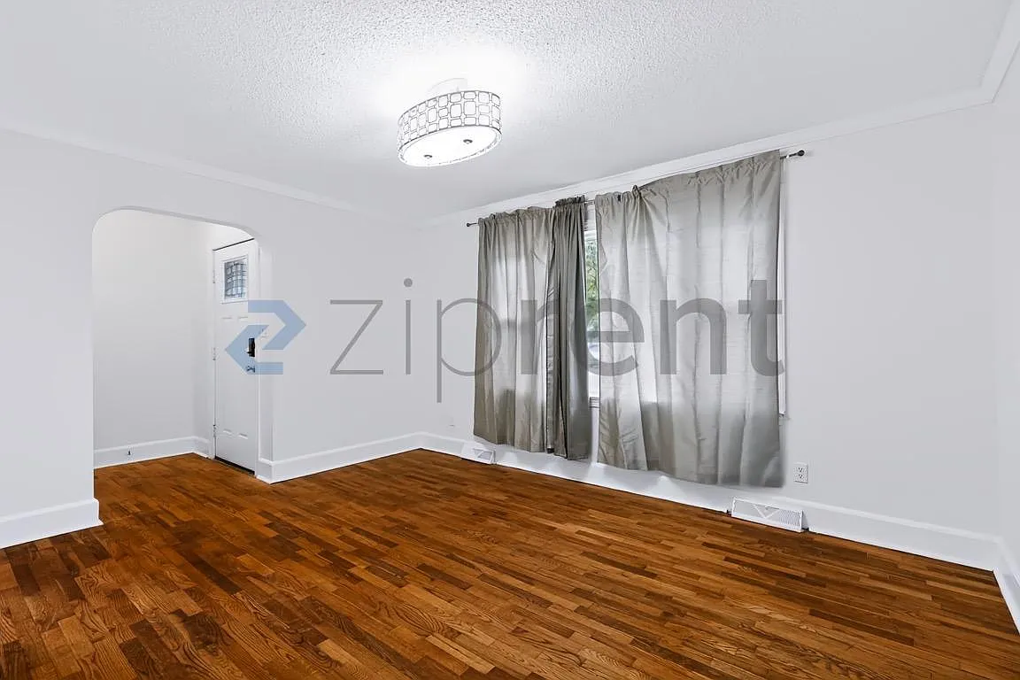 3 bed, 1.5 bath, 1200 sqft, $1,725 — Photo 3