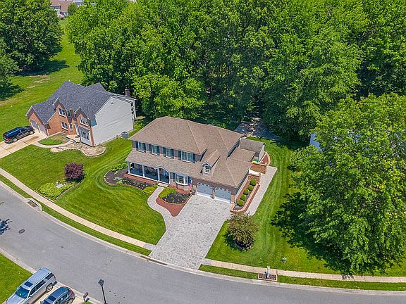 3rd image of 214 Holly Cove Ln