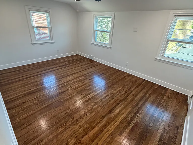 1711 Robinson Ave — Photo 15