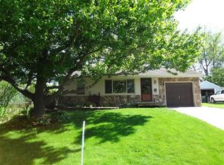 312 E Adams St, Washington, IL 61571