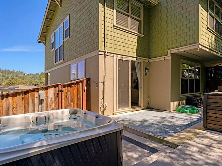912 Lundy Ln — Photo 13