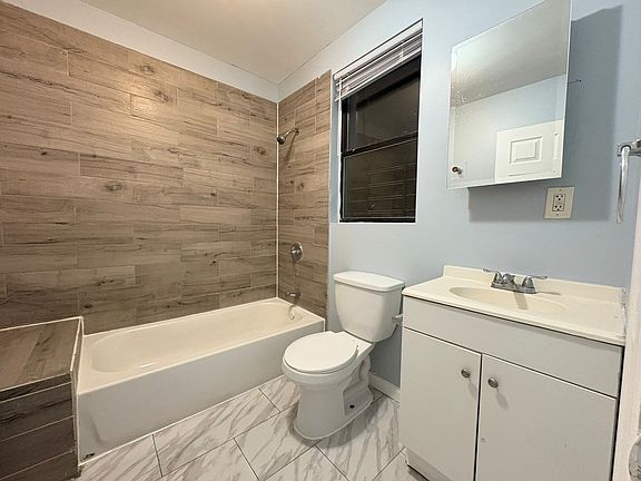 5th image of 75 Carnegie Ave APT 11