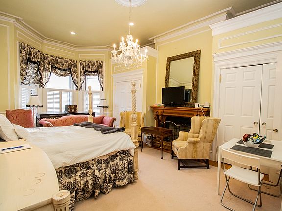 3rd image of 290 Beacon St #3B