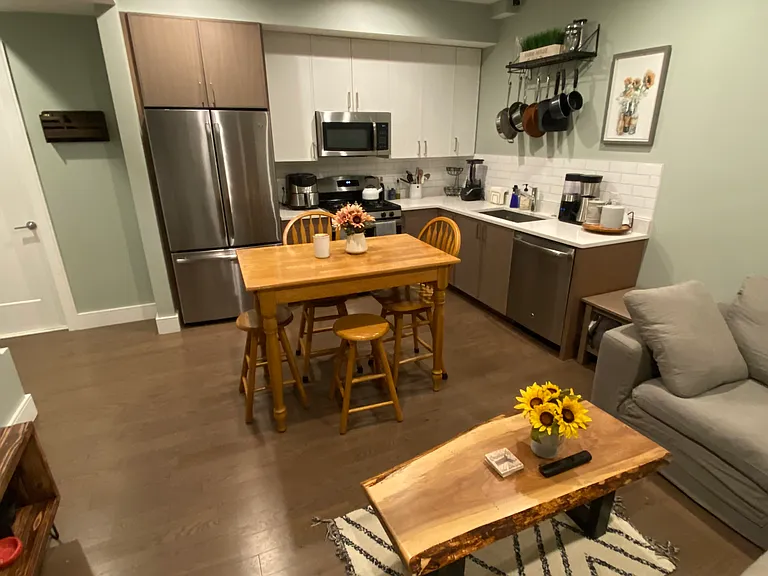 10-12 Tafthill Park #5B — Photo 15