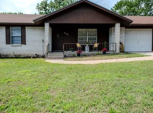 210 Loesch Dr, Elgin, TX 78621