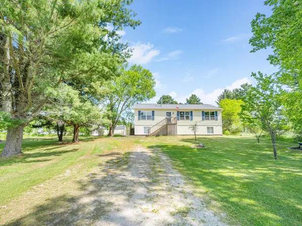 602 Maplewood Dr, Reed City, MI 49677