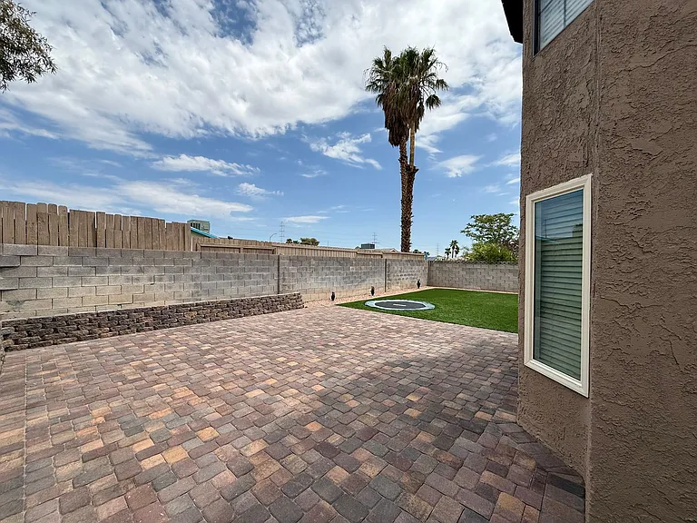 7056 Pinebrook Ct — Photo 10