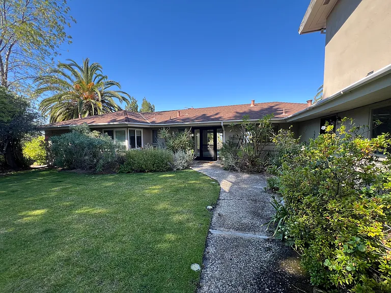 15330 Norton Rd — Photo 1
