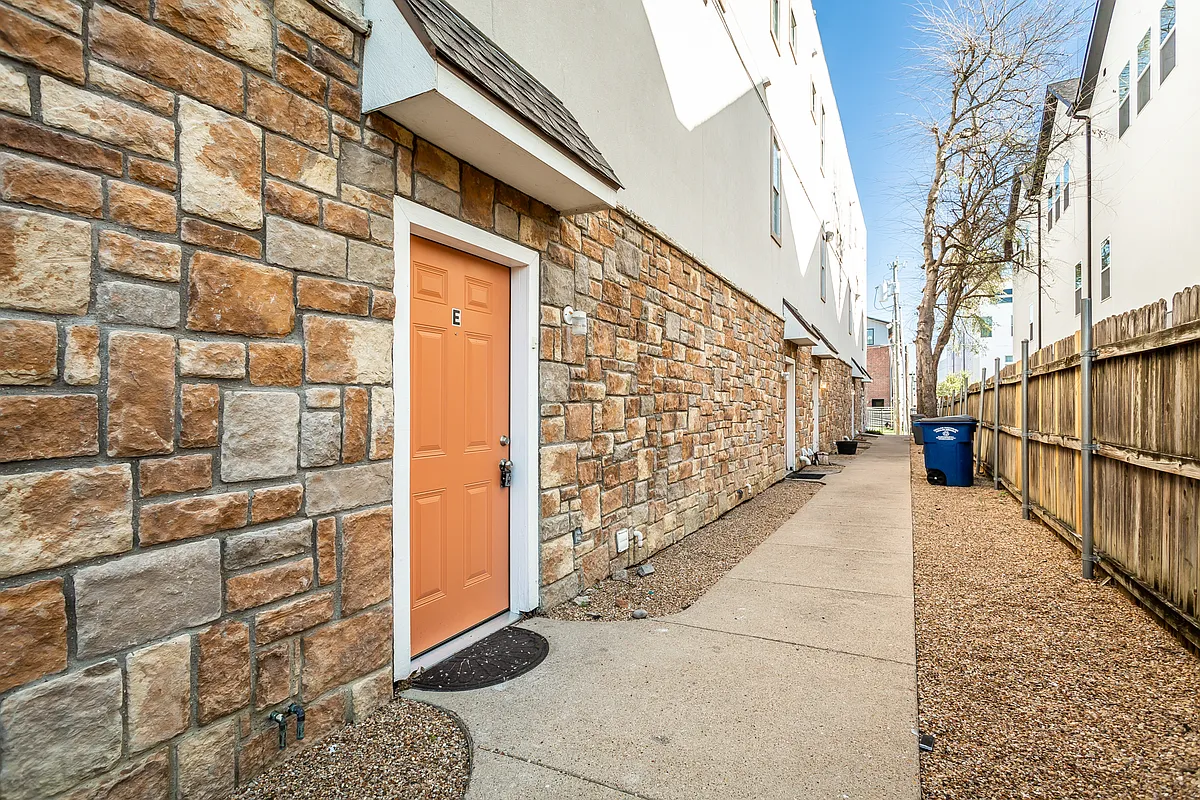 Building Photo - 4713 Virginia Ave #E