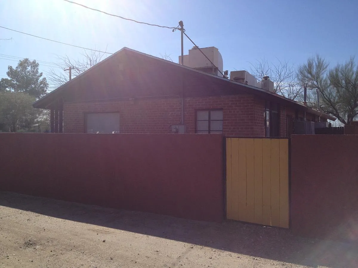 Building Photo - 1047 E 9th St