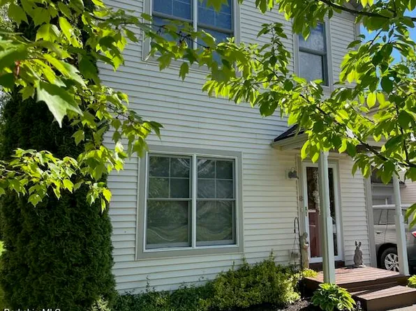 8 Stanley Dr #A-4, Great Barrington, MA 01230
