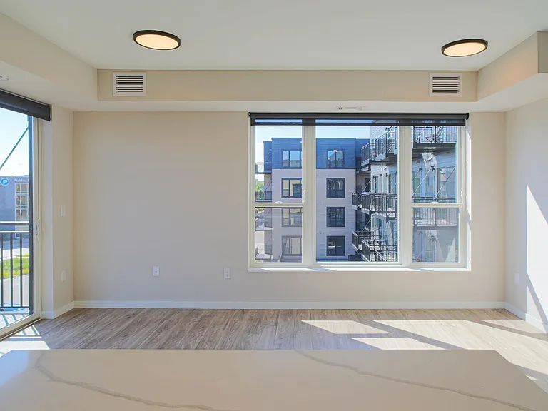 B7 Flats — Photo 86