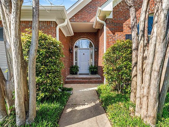 3rd image of 1462 Greymont Ln