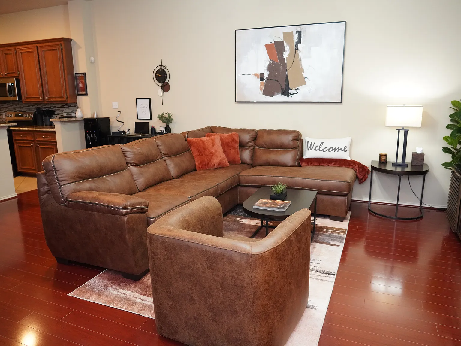 3 bed, 1320 sqft, $2,450 — Photo 1