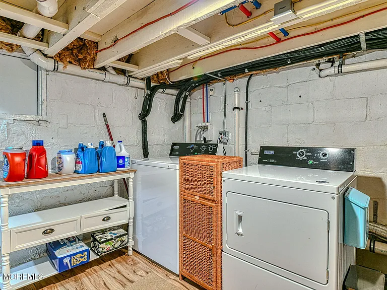 77 Asbury Ave — Photo 21