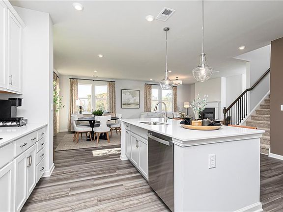 3rd image of 16 Hickory Grove Ave