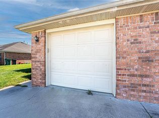 414 E Southern Trace Dr, Rogers, AR 72758