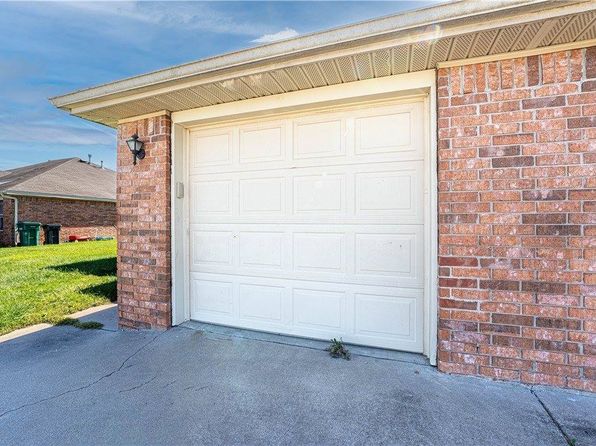 414 E Southern Trace Dr