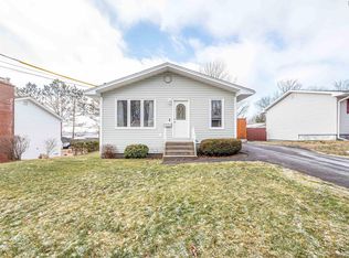 54 Quaker Cres, Lower Sackville, NS B4C 2Z4